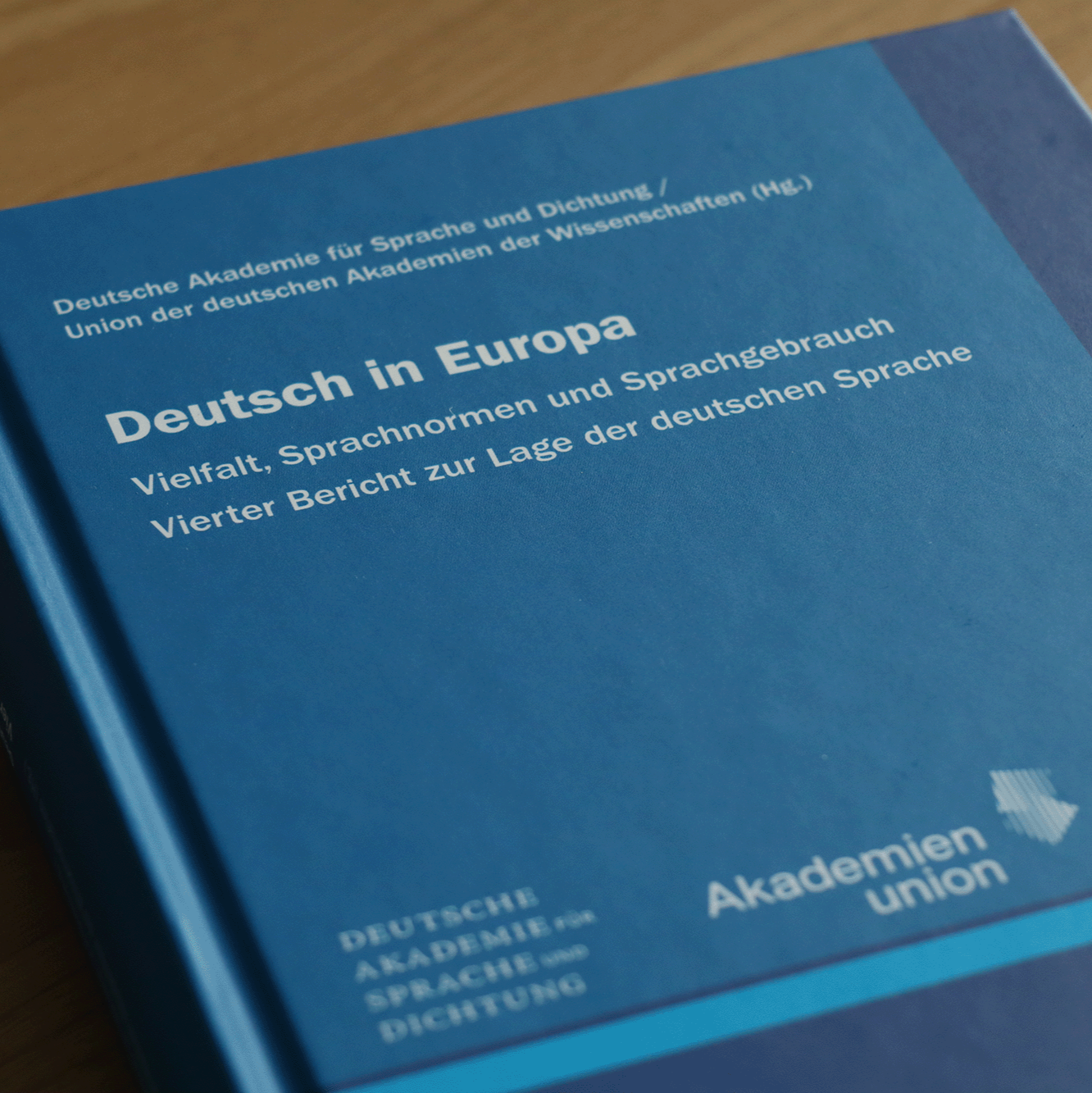 Foto des gedruckten Bandes des Vierten Sprachberichts